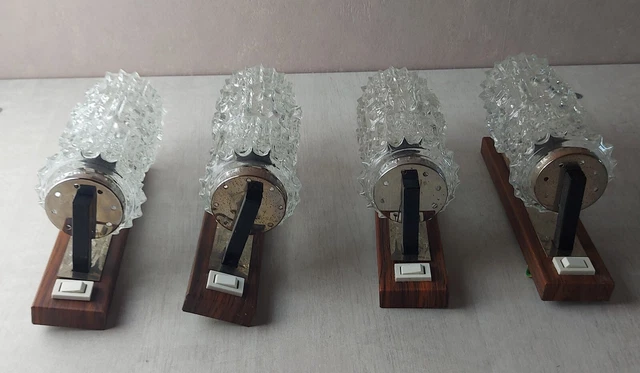 Lot de 4 lampes / appliques murales, tulipe en verre, vintage