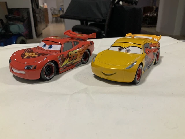 DISNEY PIXAR CARS 3 Rust-eze Lightning McQueen & Cruz Ramirez 1:43 ...