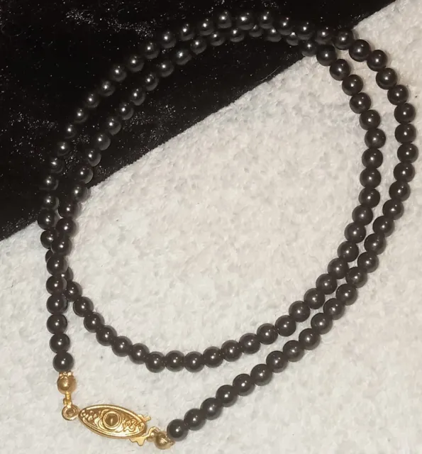 Schöne zierliche alte Onyx Perlenkette