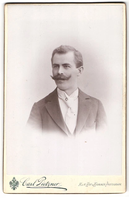 Fotografie Carl Pietzner, Wien, Mariahilferstr. 3, Portrait elegant gekleideter