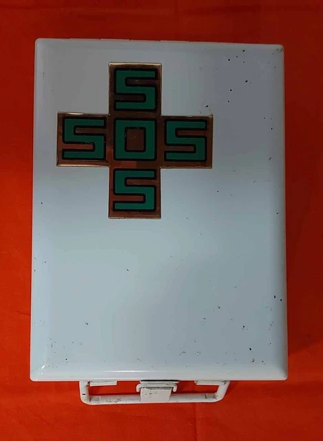Boîte De Premiers Secours Militaire Hongroise - Métal, Croix-Rouge, époque Guerre Froide