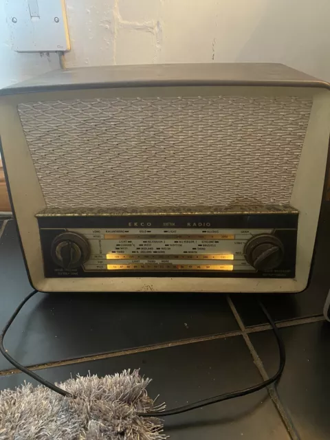 Collectable Beautiful Retro Vintage Radio Echo U319