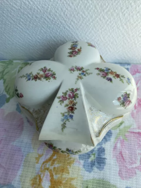 ancienne bonbonniere boite porcelaine forme trefle decor fleur Rétro
