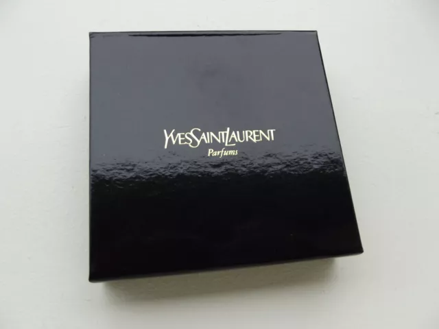 bracelet Yves Saint Laurent avec breloque métal doré neuf en boîte jamais porté