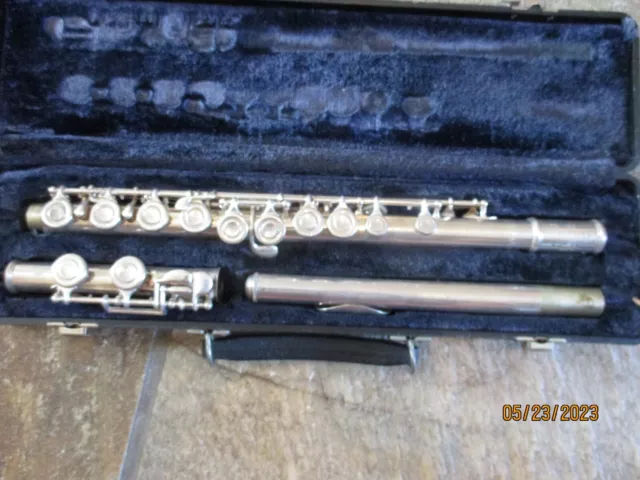 Artley 18-O flute with hard case. Made in USA Artley 18-O flute with hard case. Made in USA