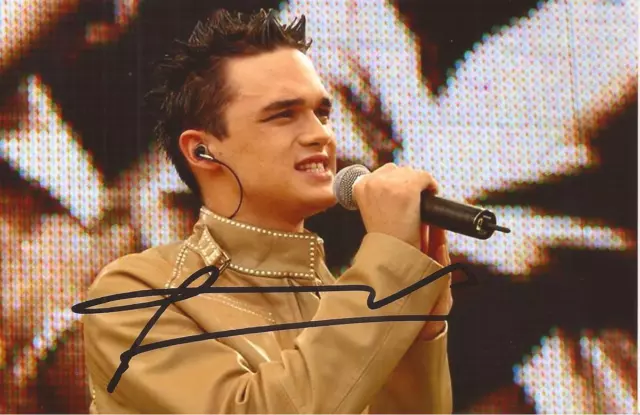 POP IDOL/BOOGIE NIGHTS: GARETH GATES SIGNED 6x4 LIVE PHOTO+COA