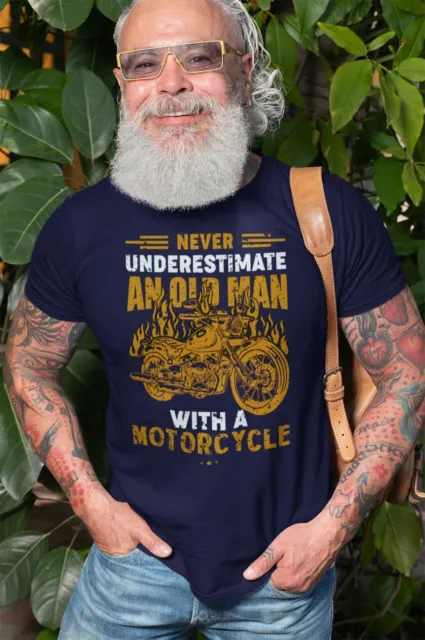 Mai sottovalutare un vecchio con una moto, T-shirt unisex,