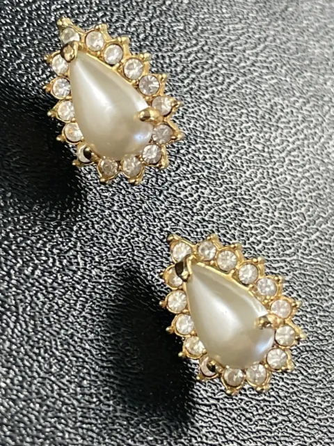 Vintage Faux Pearl Pear Drop Earrings Crystal Rhinestone’s Gold Tone Metal