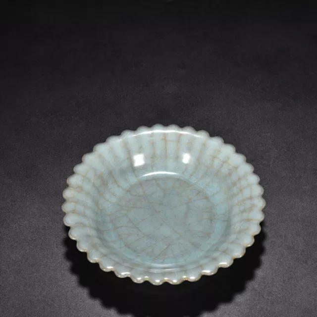 6.8" old antique song dynasty guan kiln porcelain cyan chrysanthemum petal plate