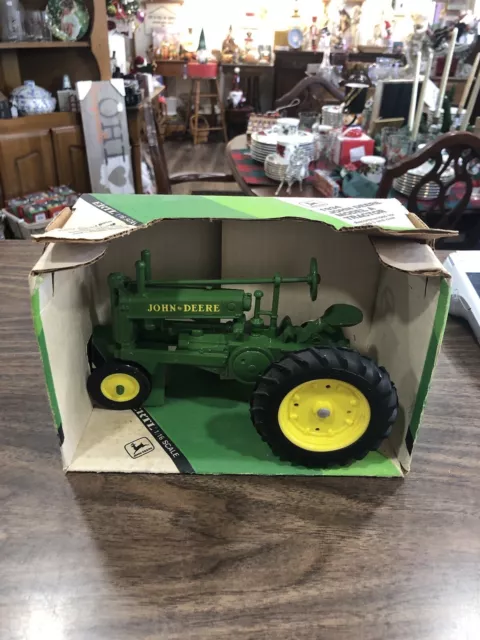 ERTL John Deere 1934 Model A Tractor 1:16 Scale Narrow Front End Made In USA