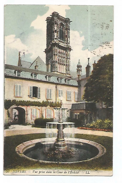 58  Nevers  Vue Prise Dans La Cour De L Eveche