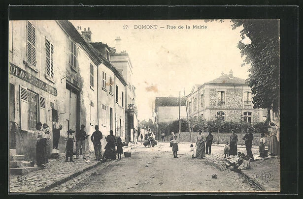 CPA Domont, Rue de la Mairie, vue de la rue