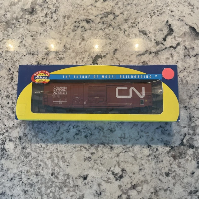 Athearn Ho Scale CN Canadian National 50' Combination Door Boxcar #552428 RTR