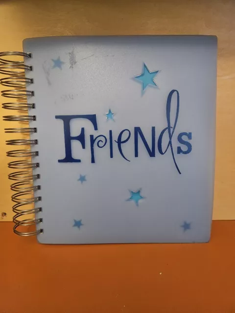 Álbum de fotos sin cordones azul claro de Friends. Tiene 160 fotos.