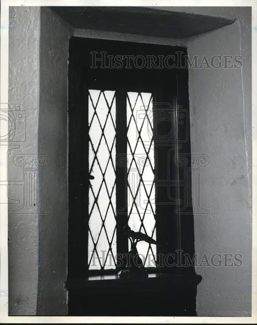 Press Photo Stained Glass Window Over Front Door at Madsen's "Honeymoon House"