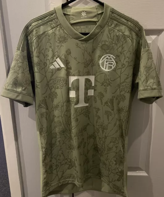 Adidas Bayern Munich Oktoberfest Football Shirt 2023 Small Kane 9