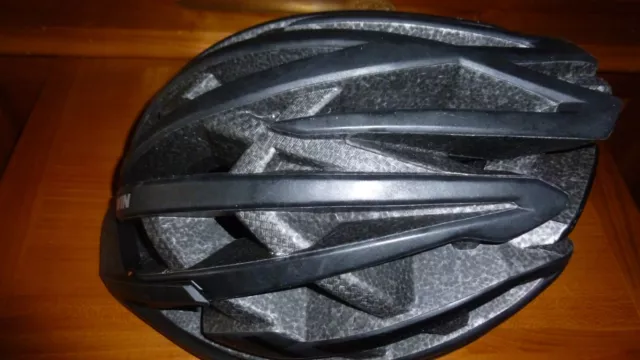 CASQUE VELO NOIR b'Twin comme neuf car utilisé deux fois