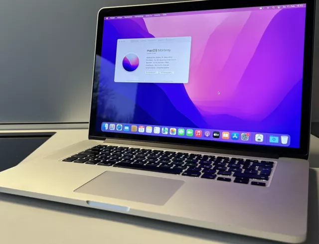 Apple MacBook Pro 15,4, 16 GB, 2,2 GHz i7 QuadCore i7, 250 GB unità di memoria a stato solido, Monterey