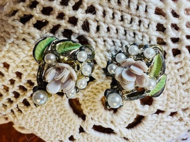 Vends superbes boucles d’oreilles clips signées Monet on Gens de Confiance