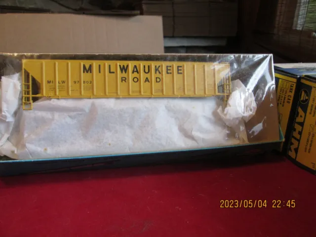 HO Scale Athearn 5306 54ft Covered Hopper Milwuakee Car Kit  R1010