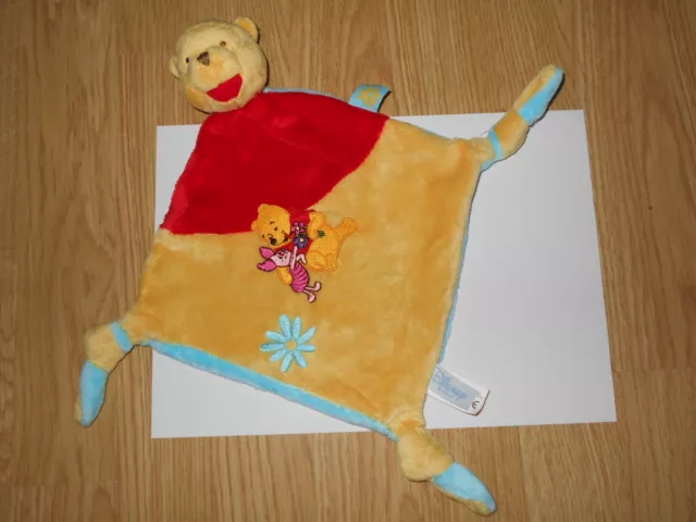 DOUDOU plat Winnie l'ourson DISNEY NICOTOY rouge jaune fleur bleu porcinet