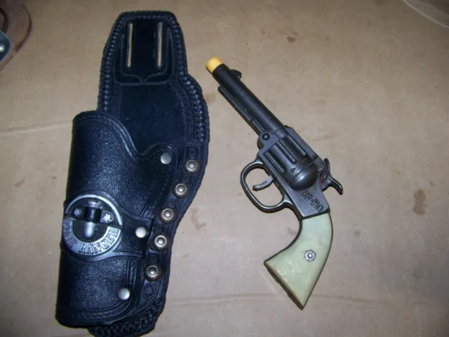 Vintage 1940s STEVENS HI-HO Cast Iron Toy Cap Gun -w lone ranger holster