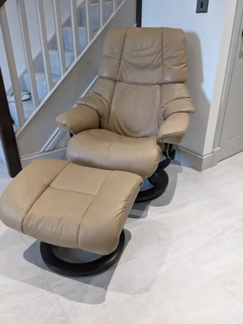 EKORNES STRESSLESS Reno Chair & Footstool, MEDIUM, Paloma Sand Leather Armchair