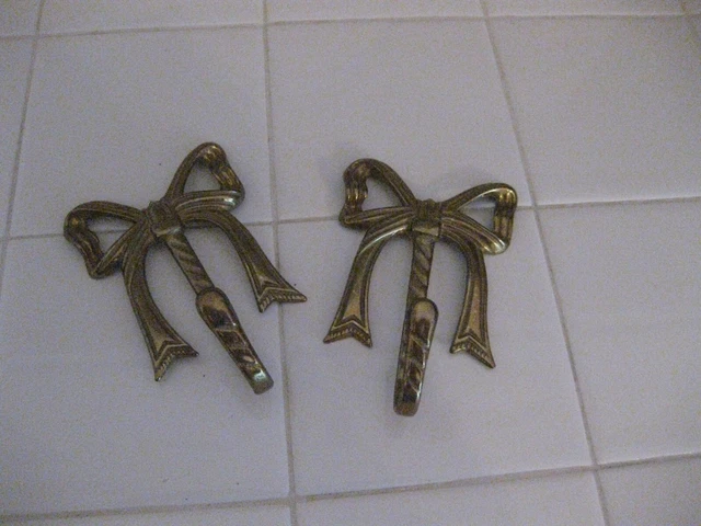 Pair Of Beautiful Vintage Brass French Style Décor Barbola Bow Wall Hooks Hanger