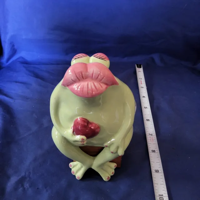 Ceramic Kissing Me Frog By Ganz