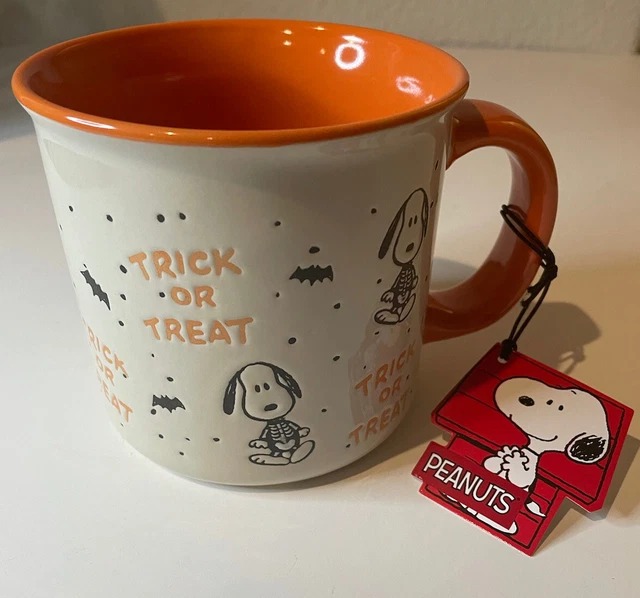 SNOOPY / PEANUTS Gang Halloween Coffee Mug Trick Or Treat Snoopy As