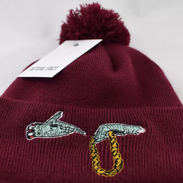 Chapeau beanie bourguignand Actual Fact Run The Jewels hip hop roll up bobble pom 2