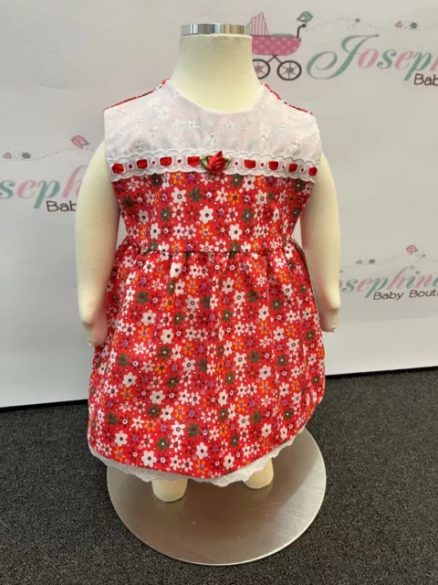 Abito nuovo con etichette neonato/bambina Edie stampa fiori rossi con ricamo inglese petto