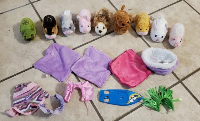 Zhu Zhu Pets Lot Of 9 + accessories blanket bed clothes Fur real Hamster