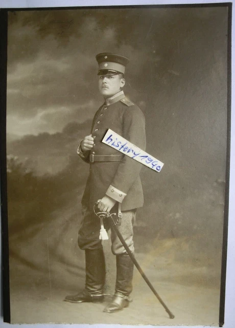 Foto CDV - CAB Soldat aus München vom Regiment 8. Mit Säbel im Portrait.(46)