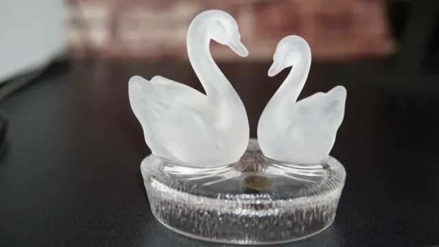 Royal Crystal Rock 24% lead Crystal glass Swans figurine/ornament /gift 
