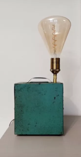 Lampe vintage, style industrie,l objet détourné, ancien chargeur de batterie 3