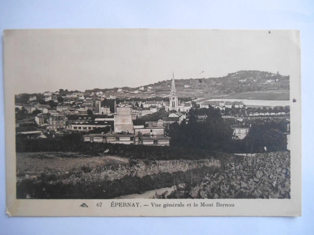 CPA "Epernay - Vue générale et le Mont Bernou"