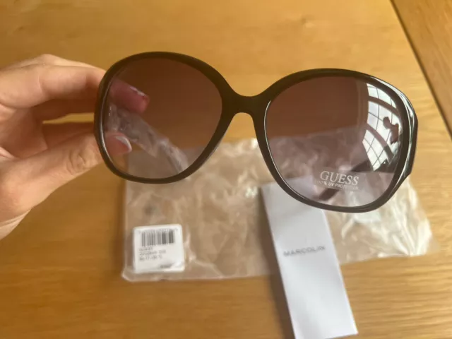 GENUINE LADIES GUESS Sunglasses Black Round Brand New 35.00