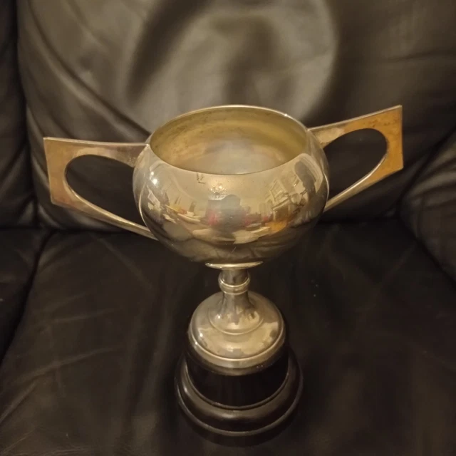 COUPE METAL ARGENTE, TROPHEE, pied bakelite, bon état
