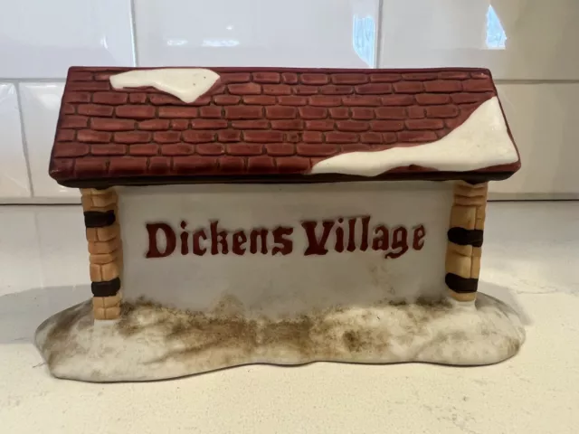 DEPT 56 DICKENS VILLAGE SIGN   Exclusive Series Item Taiwan Porcelain