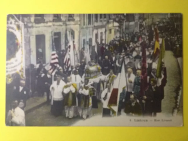 cpa Rare LISIEUX Rue LIVAROT Statue FÊTE CANONISATION de Ste THERESE en 1925 ?