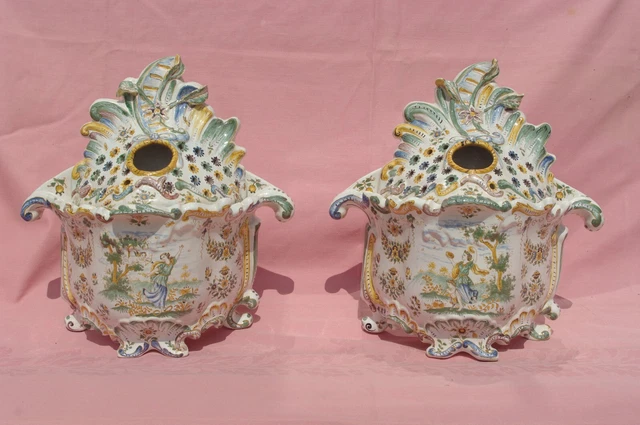 ancienne paire de piques fleurs en faience Moustier bouquetières XVIII, XIXème 