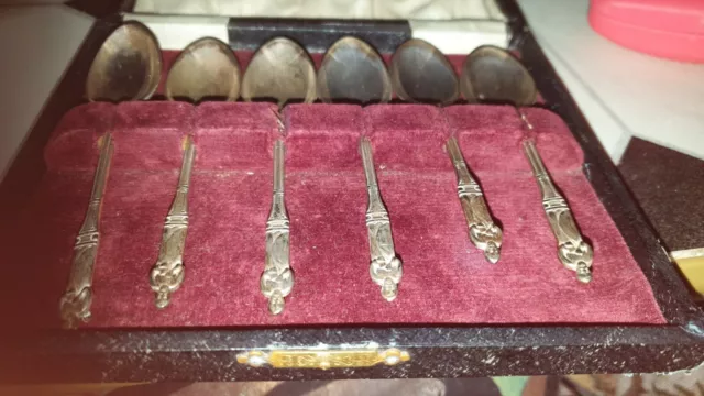 Vintage Set of 6  EPNS Apostle Tea Spoons In Original Box Age All British label