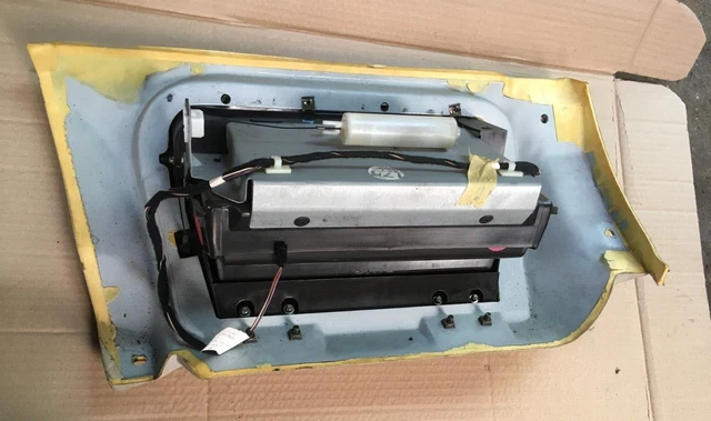 Jaguar XJ6/X300  GLOVE BOX (AGD)