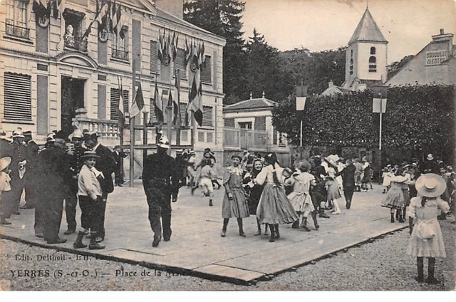 91 .n° 109137.   yerres . militaire .place de la mairie .enfants jouant  .