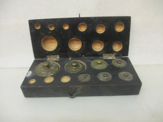 x-20443 Alte Messing Gewichte im Holzkasten 5-200g,mit Gebrauchsspuren