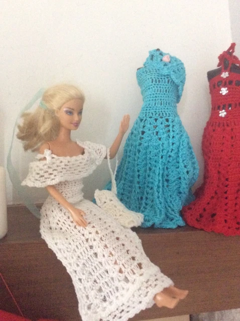Abito+ Accessori borsa o cappello  uncinetto per Barbie pacchetto con 3 abiti
