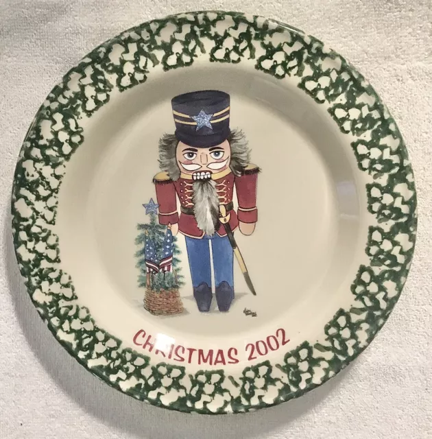 GERALD HENN WORKSHOPS CHRISTMAS 2002 POTTERY GREEN SPONGEWARE  PLATE  Nutcracker