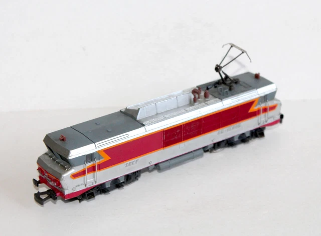 Motrice SNCF BB 22230 – Locomotive Française échelle HO – Vintage Plastique Gris