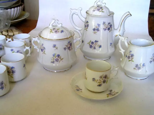SERVICE à CAFE en PORCELAINE DE LIMOGES - BARBEAUX - 11 PIECES